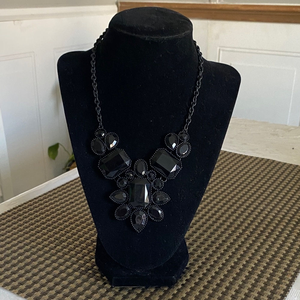 Chic Black Faceted Statement Necklace - Women Jewelry